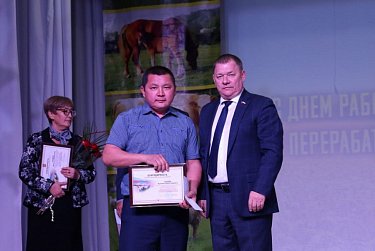 В Первомайском районе наградили передовиков 